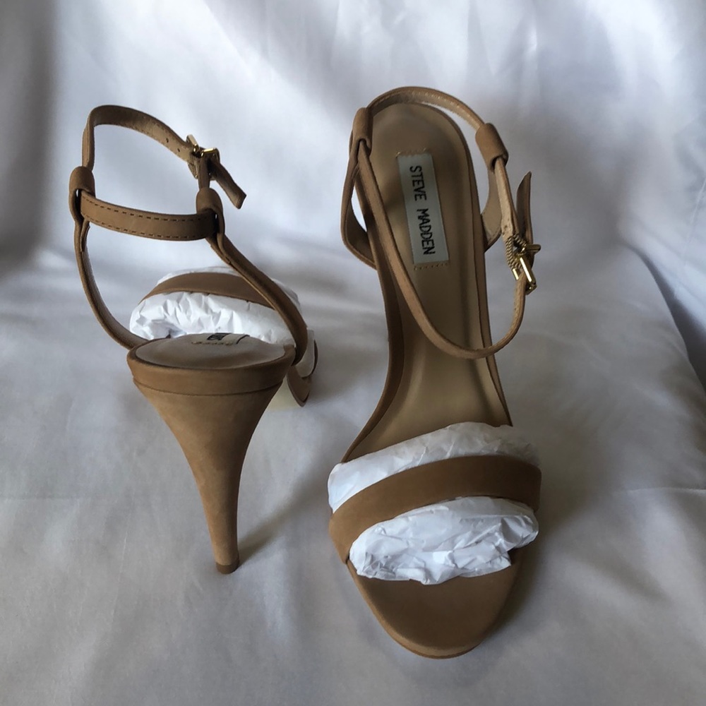 Nude pump sandal
